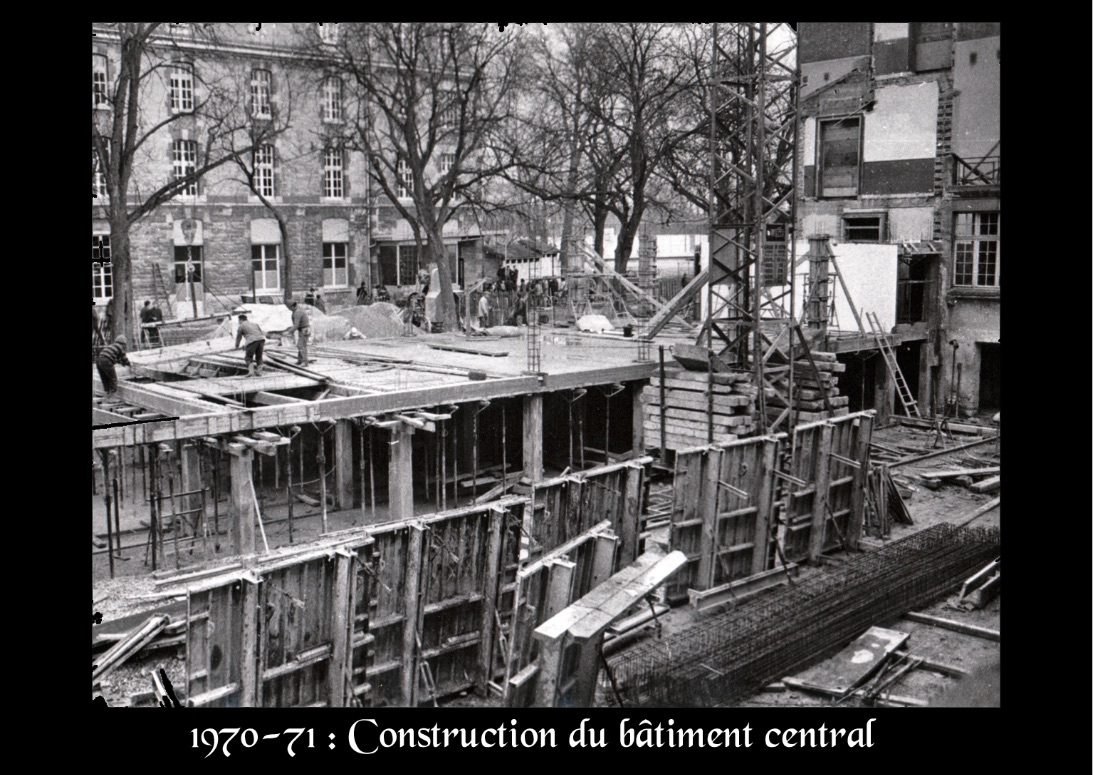 Construction du bâtiment central : 1870-1871